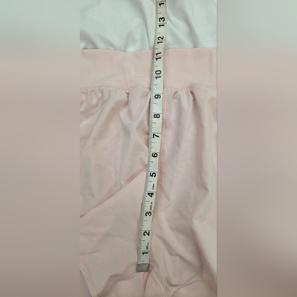 CRZ YOGA Pink Fully Lined Athletic Shorts Size M Like New - Picture 8 of 9